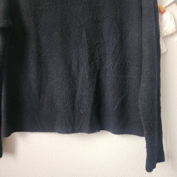Athleta Black Knit Extra Fine Merino Wool Crewneck Pullover Top Comfort Casual S - Picture 7 of 9